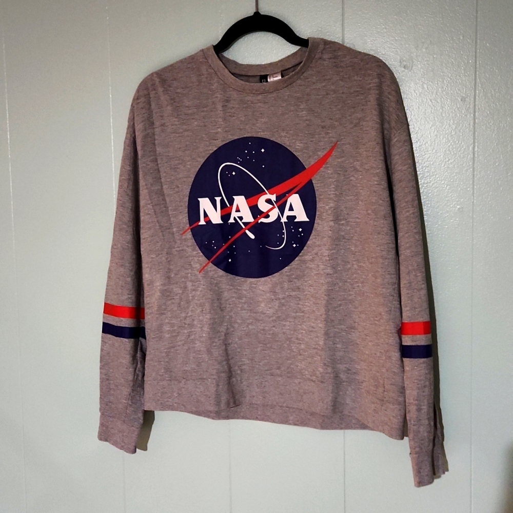 H & M Divided Nasa Longsleeve - Picture 2 of 7